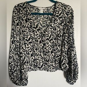 Balloon sleeve blouse  - Size: M